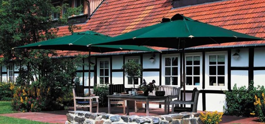 Holzschirme in der Gastronomie – optische Akzente mit Flair