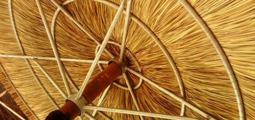 Strohschirme – perfektes Urlaubsfeeling im eigenen Garten