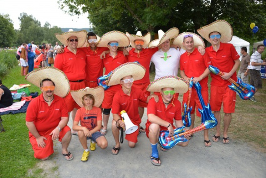 Die Weltmeister im Mannschaftsspringen Gratulation auch an die Red Hot Hage Peppers für ihren Sonnenschirm-Flug Weltmeistertitel im Mannschaftsspringen!