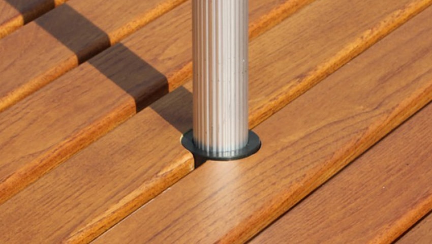 Der TALLUS Universalschirmhalter für alle Holztische