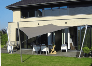 Sonnenschutz mit Stil: Welche Alternativen gibt es zum herkömmlichen Sonnenschirm?