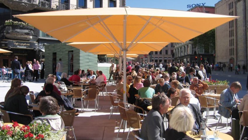 Sonnenschirme & Co.: Handeln Gastronomen bald rechtswidrig?