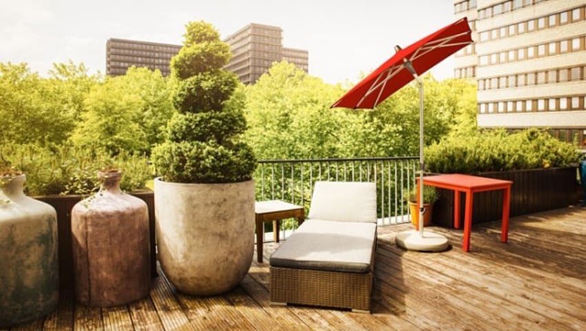 Kleine Gartenfläche ohne Terrasse - welcher Sonnenschutz ist sinnvoll?