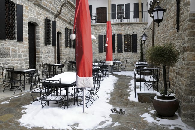 Herstellerinformation zur Wintereinlagerung von May Sonnenschirmen: