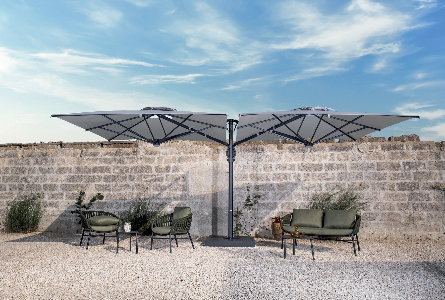 Italienische Eleganz und Qualität: Unsere neue Partnerschaft mit dem Luxus Sonnenschirmhersteller Scolaro