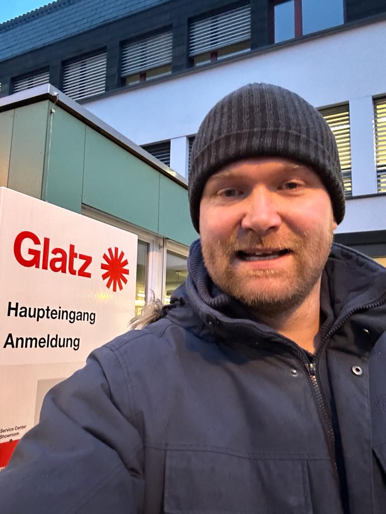 Exklusiver Blick hinter die Kulissen: Malte Schubert, unser Glatz-Experte, erhält "Master" Zertifikat bei Besuch in der Schweiz!